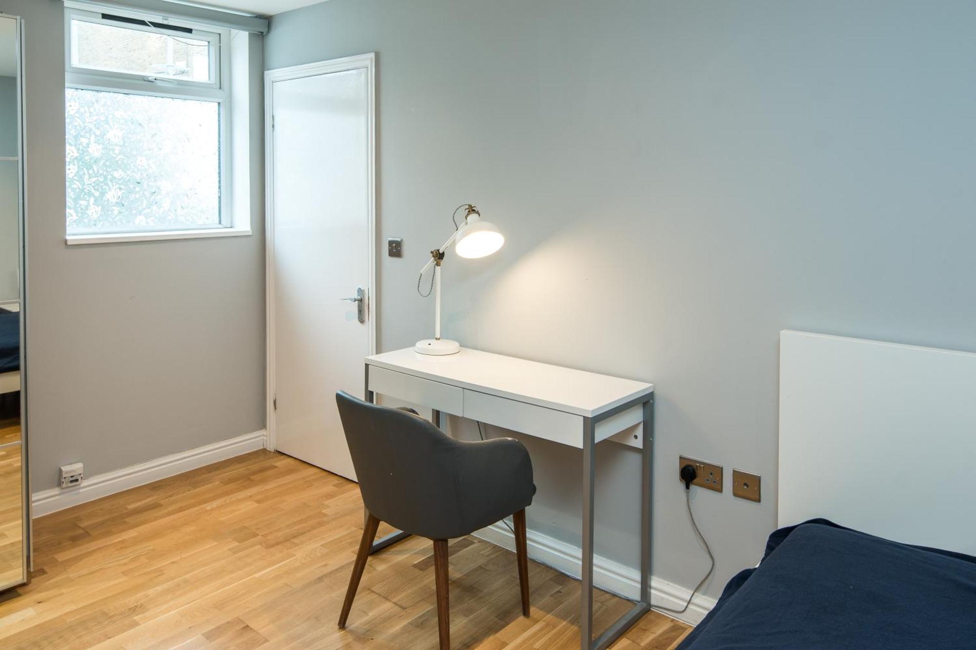 Cosy 2-beds, Shepherd Bush * Londen