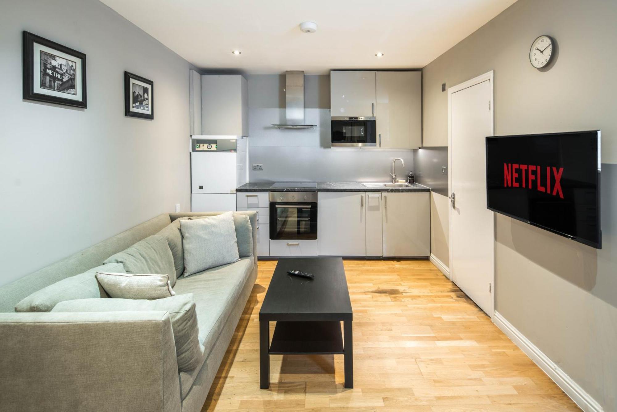 Cosy 2-beds, Shepherd Bush * Londen