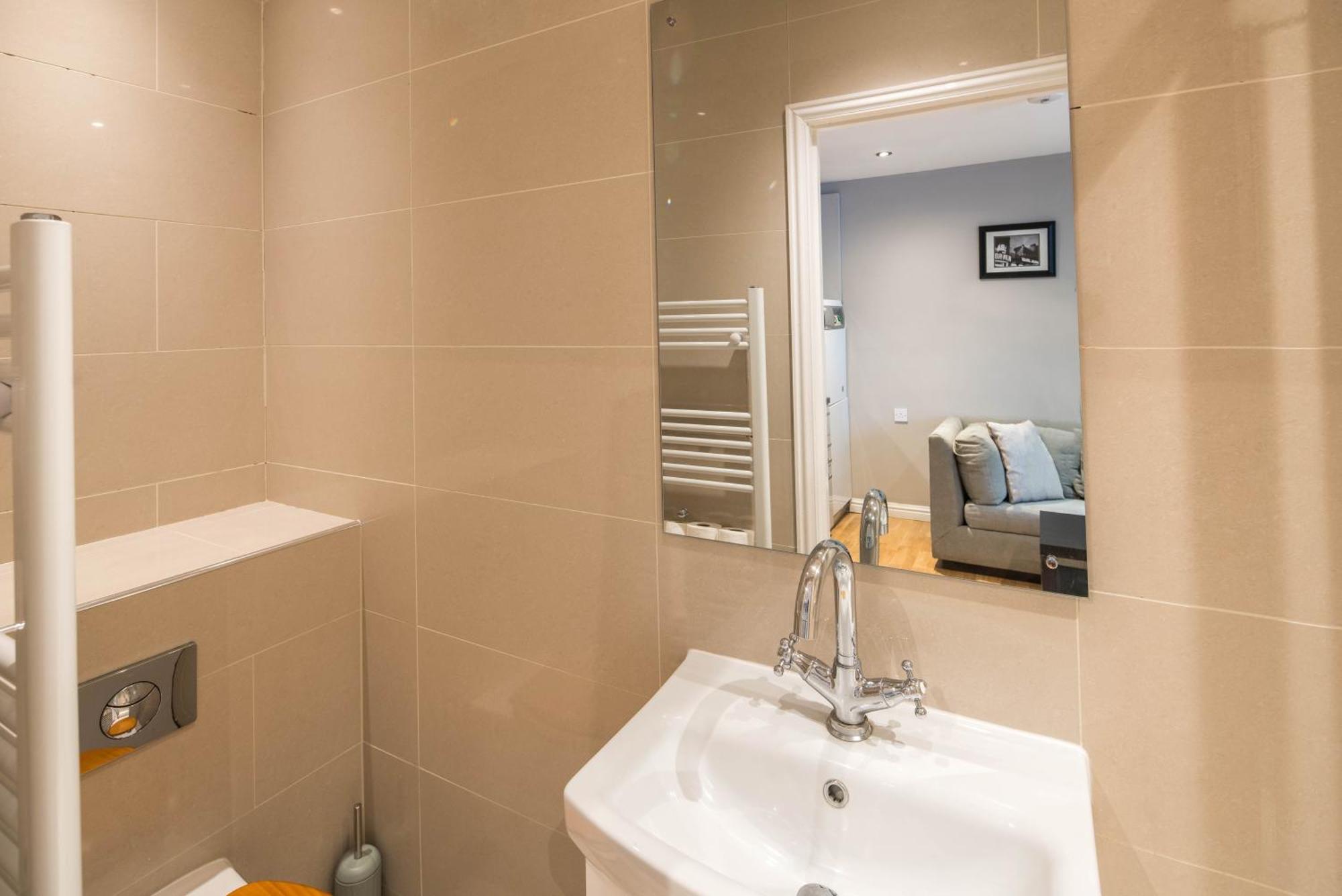Appartement Cosy 2-beds, Shepherd Bush Londen